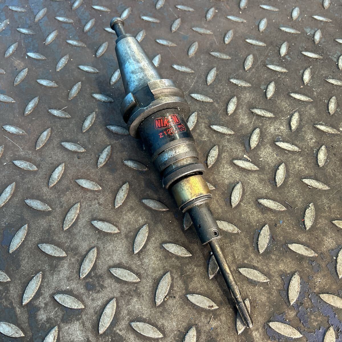 T2203 NIKKEN 日研 タッパチャック タップホルダー BT40-Z12-90・タップコレット ZKG12-1/16P セット拍卖