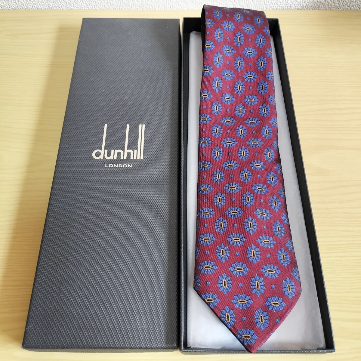 ダンヒル(Dunhill)臙脂色青花びら模様ネクタイ拍卖
