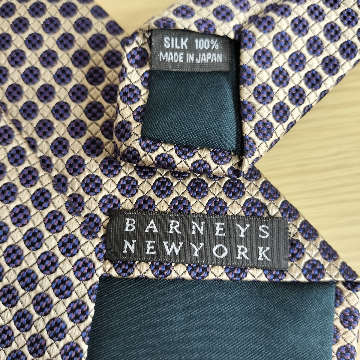 バーニーズニューヨーク( BARNEYS NEW YORK)3色丸ベージュ模様ネクタイ拍卖