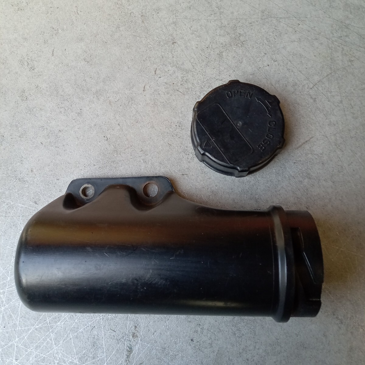 マグナ50★純正工具箱・小物入れ カラー欠品・キャップガタ有拍卖