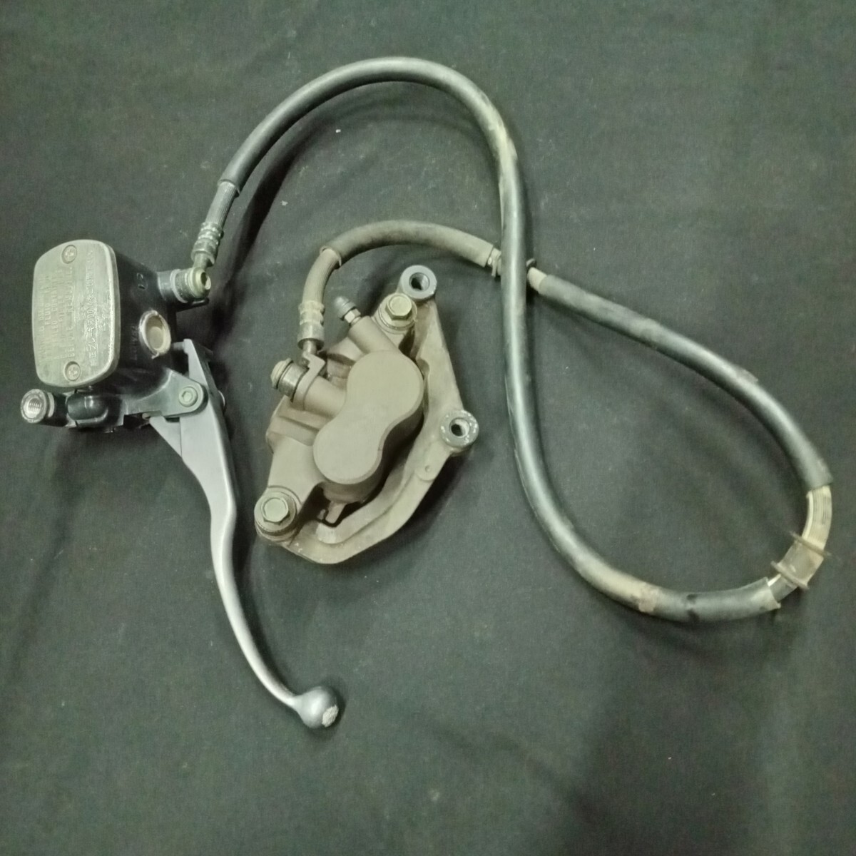 マグザム250/SG17J★純正フロントブレーキ キャリパー ・マスターシリンダー セット 固着・オイル漏れ無 色褪せ・レバー曲がり有拍卖