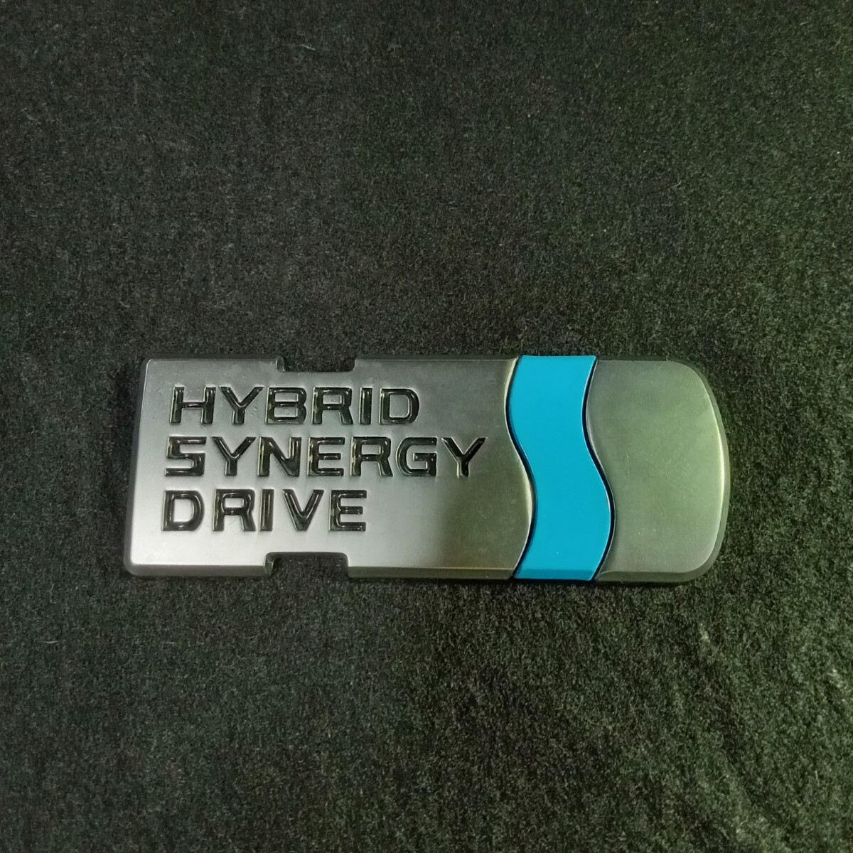 トヨタ純正部品★HYBRID SYNERGY DRIVEエンブレム 中古・美品 ・寸法83×32mm拍卖