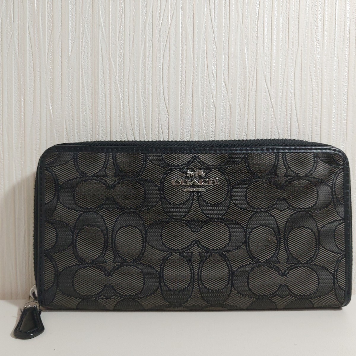 コーチ シグネチャー メタルロゴ ラウンドファスナー長財布 キャンバス グレー F54633拍卖