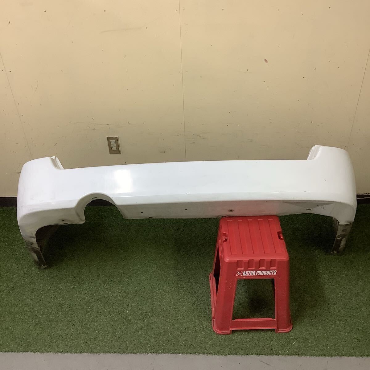 レガシィ BH5 リアバンパー 57704AE170 ホワイト系 スプレー補修跡あり 管番3499拍卖