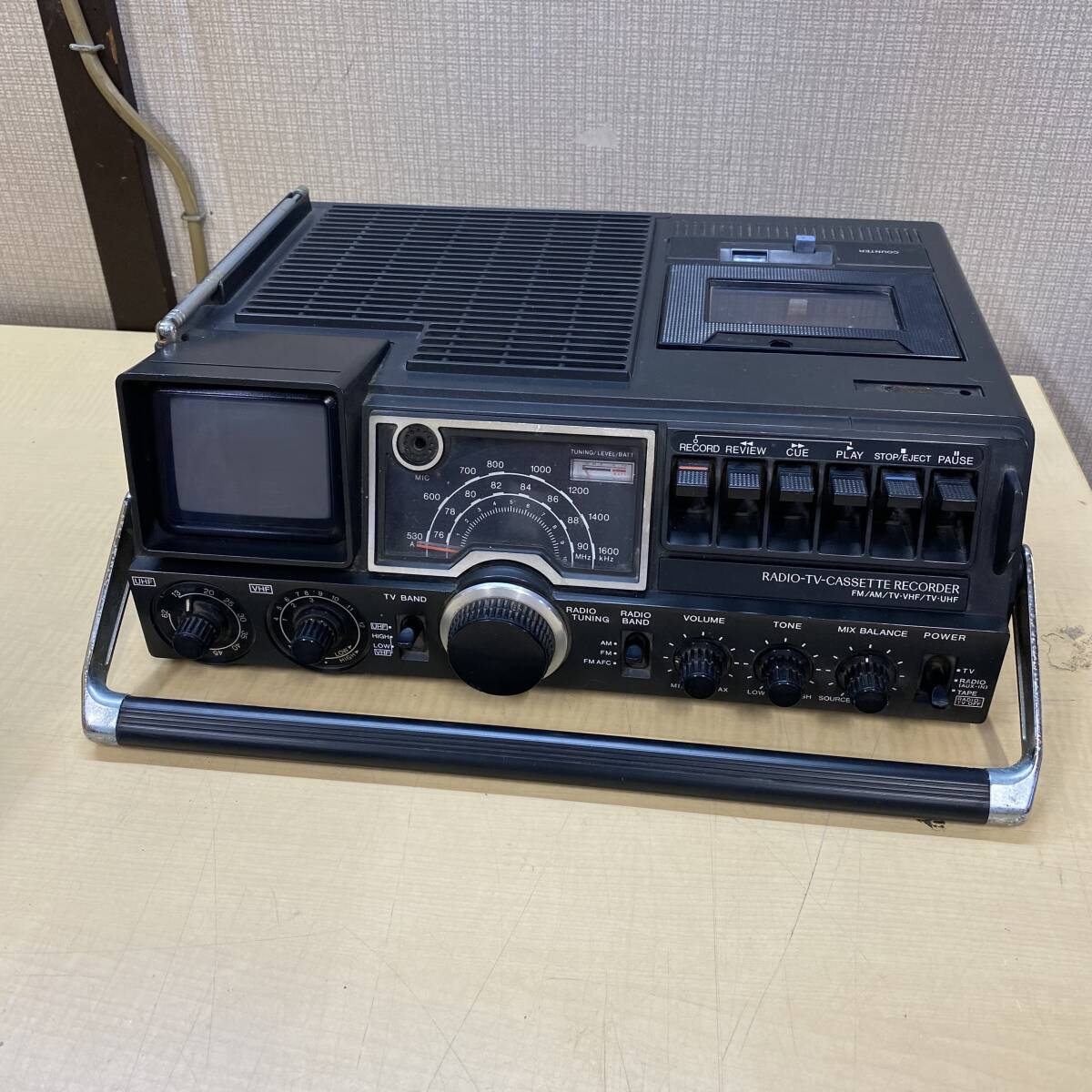 動作未確認のため現状渡し / ビクター ラテカセ M-66 / ラジオ・テレビ・カセットレコーダー FM/AM/VHF/UHF.拍卖