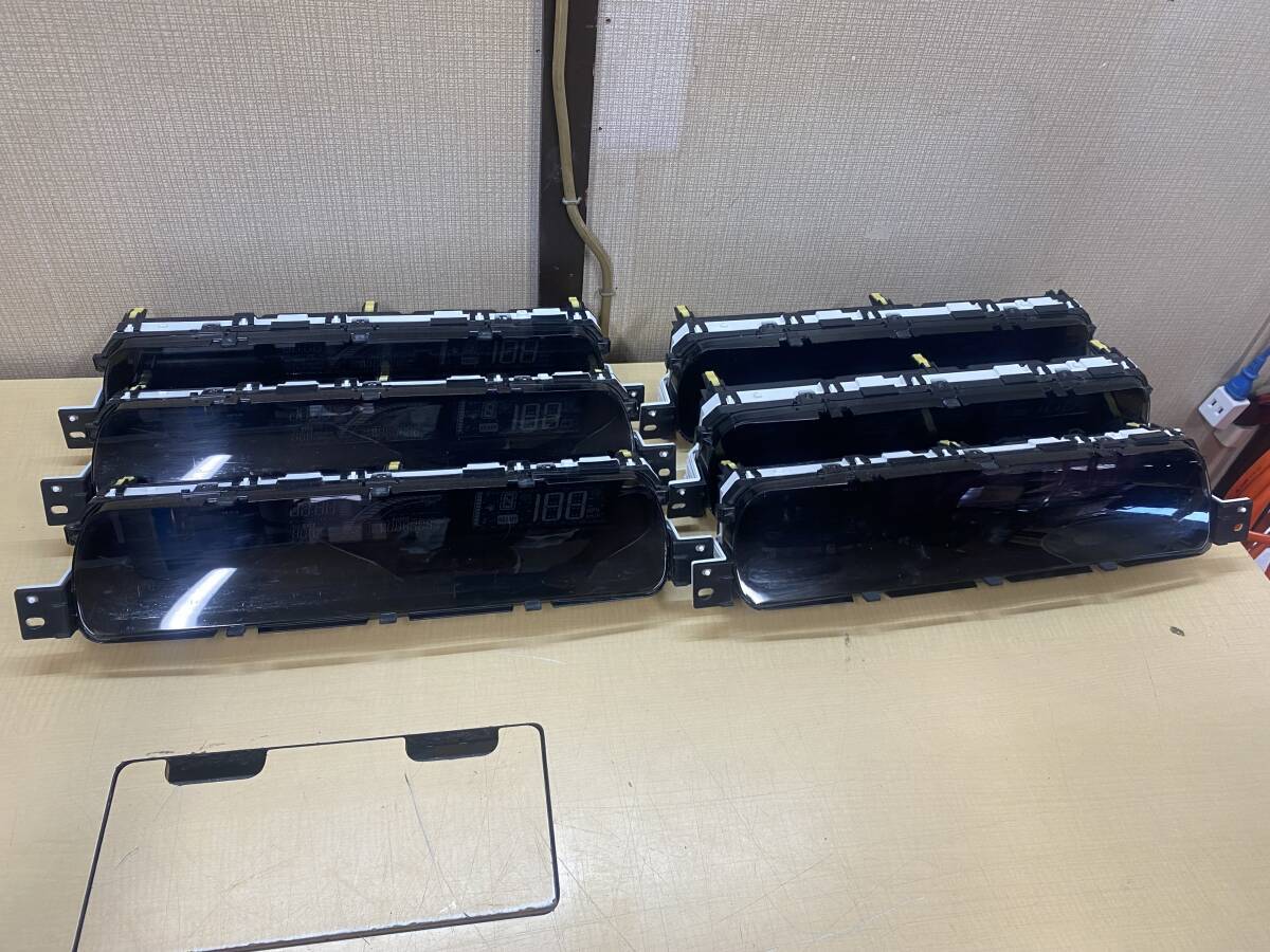 NHP10 アクア 6台スピードメーター(走行距離不明です) 正常動作車から取り外し。拍卖