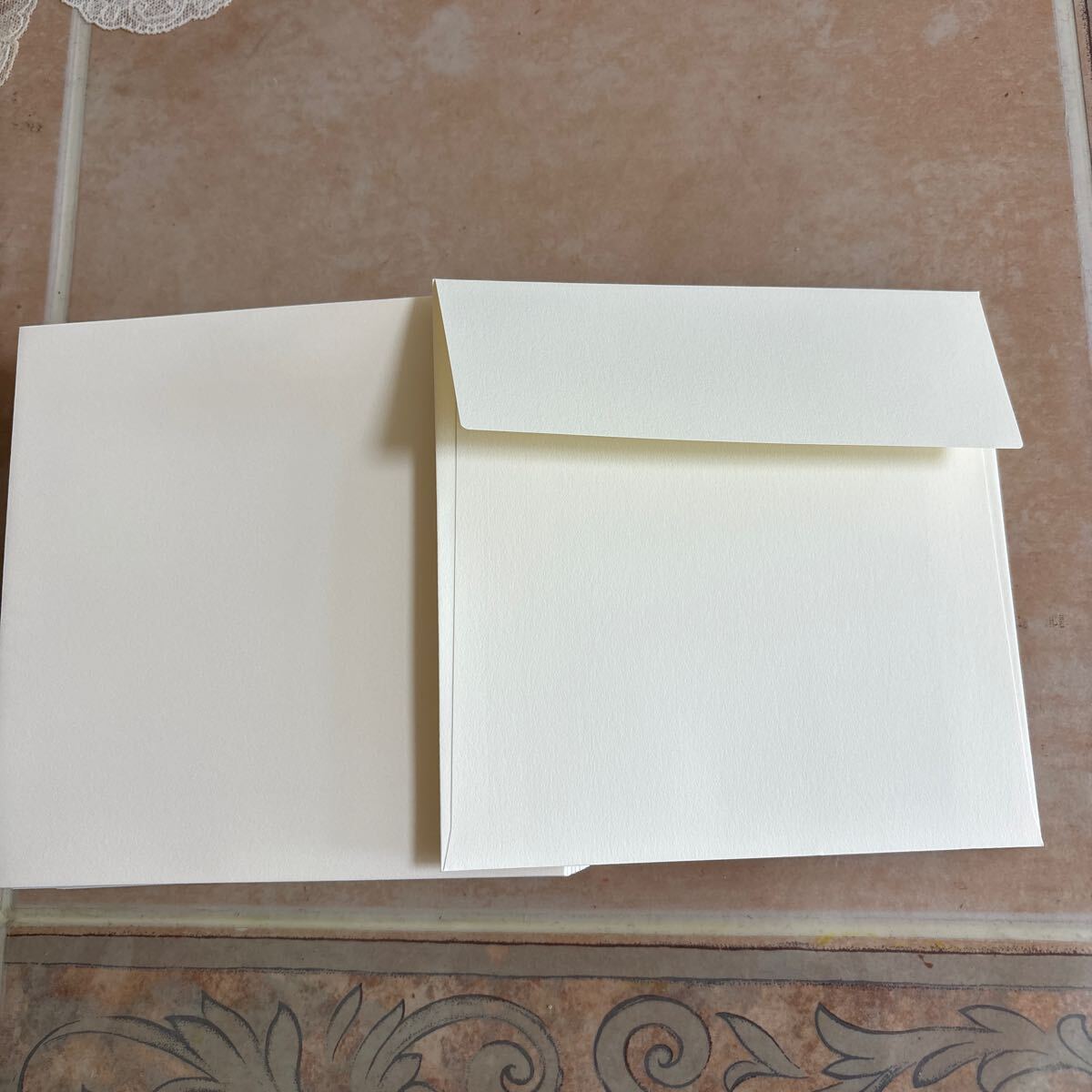 封筒 45枚 16x16cm 無地 薄いクリーム色 手作りカードなどのアート作品にも拍卖