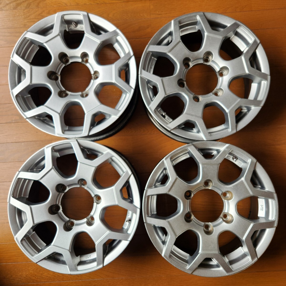 三重手渡し歓迎 ハイエース キャラバン ホイール MANARAY SPORT Eurodesign SHOOTING RIDER 15×6J+33 PCD139.7 6H拍卖