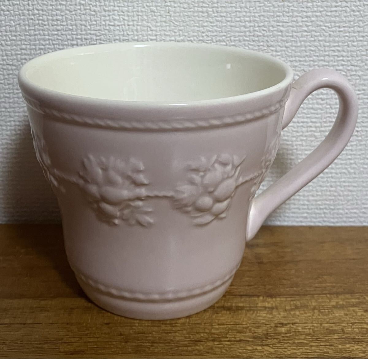 英国王室御用達 WEDGWOOD フェスティビティ ピンク マグカップ 送料無料 拍卖