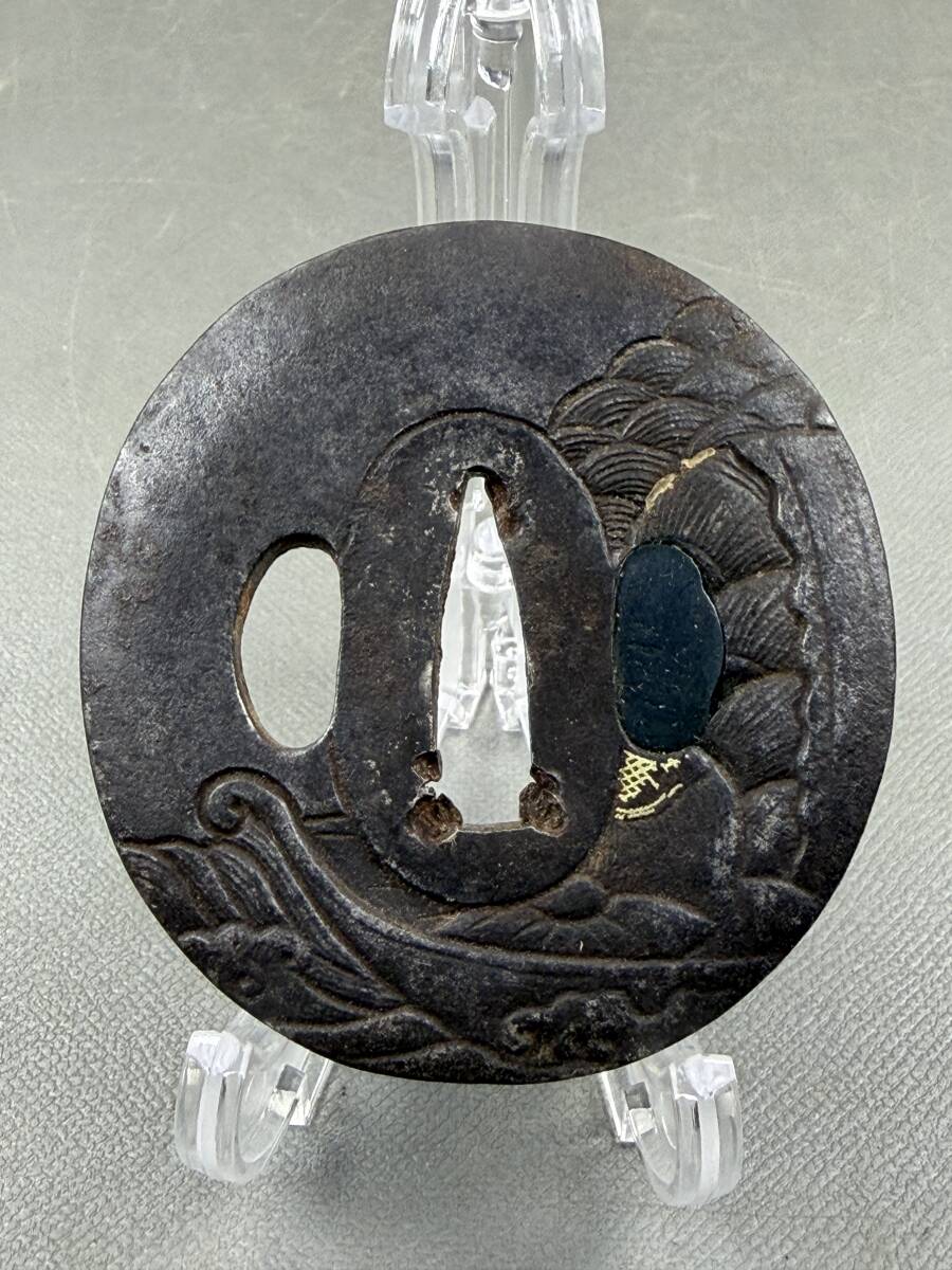 【偲】江戸時代 金象嵌 金塗『船 波』 鉄透鐔 細工 鍔 つば 居合用 日本刀装具 直径約6.6cm 重さ約116.45g r-874拍卖