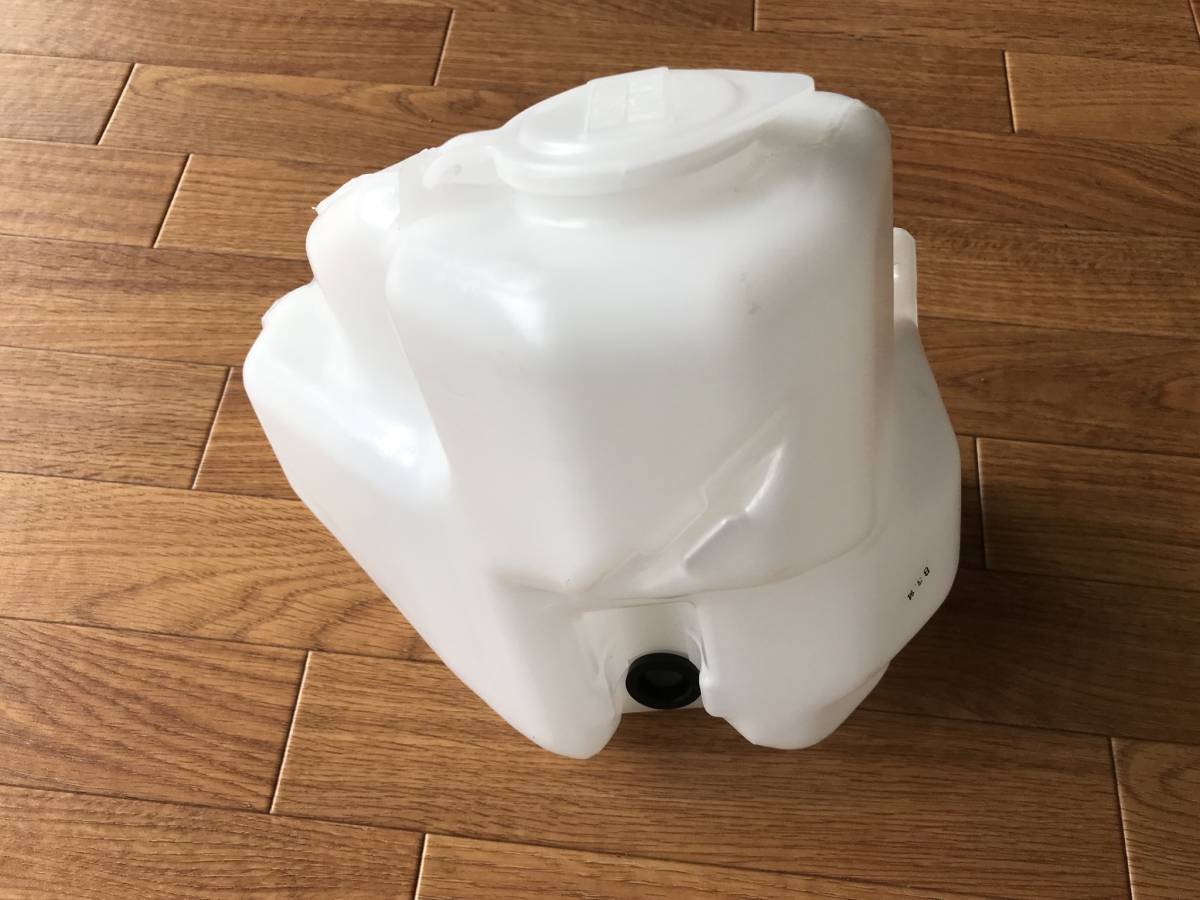 ■■■①在庫有すぐ発送 即決 新品 希少 AE86 ウォッシャータンク 3ドア用 レビン トレノ 4AG 純正ウインドウォッシャータンク拍卖