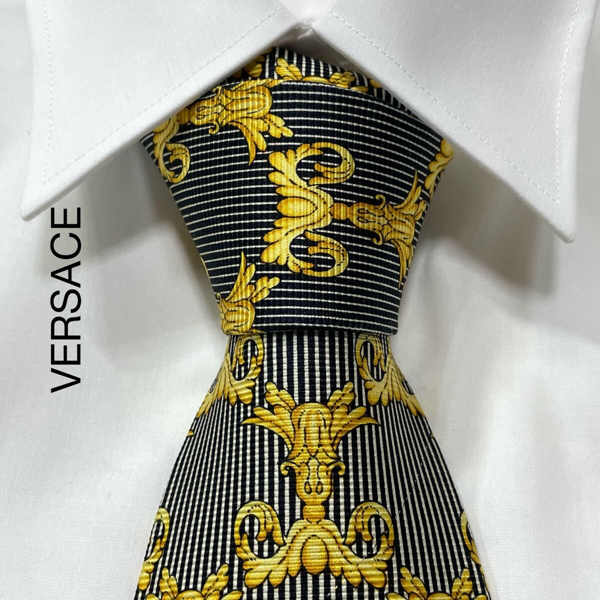 VERSACE ヴェルサーチ パターン柄 グラデーション ストライプ シルク ネクタイ 日本製 ホワイト ブラック イエロー TG2837拍卖
