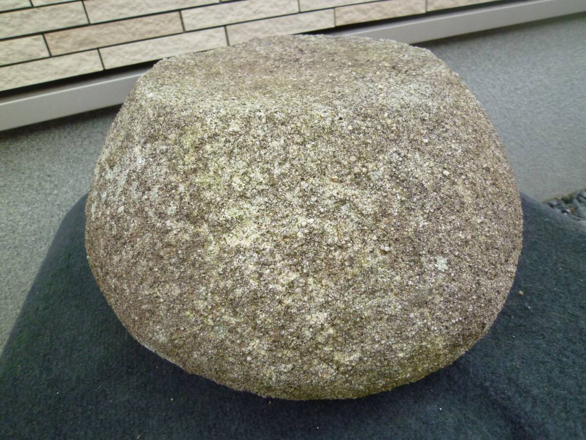 【即決・大型】石製の五輪塔の地輪 (直径31.5㎝ 重量30.5kG)仏 自然石 天然石 石像 仏像 田の神 古民芸 民藝 石塔 祠 古道具 古物 石拍卖