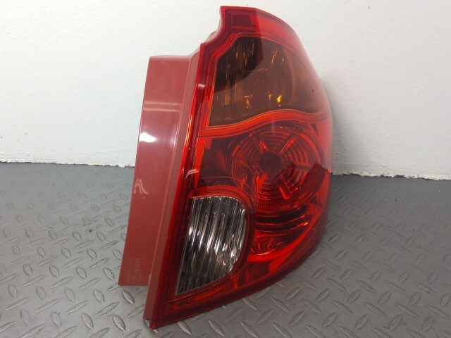 ベリーサ DC5W 右 テール ランプ ライト D461-51-150C拍卖