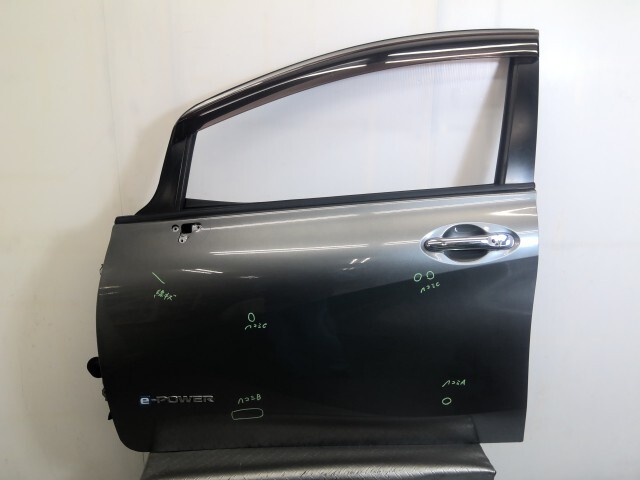 ノート HE12 左 フロント ドア パネル H010A-5WHMA KAD拍卖