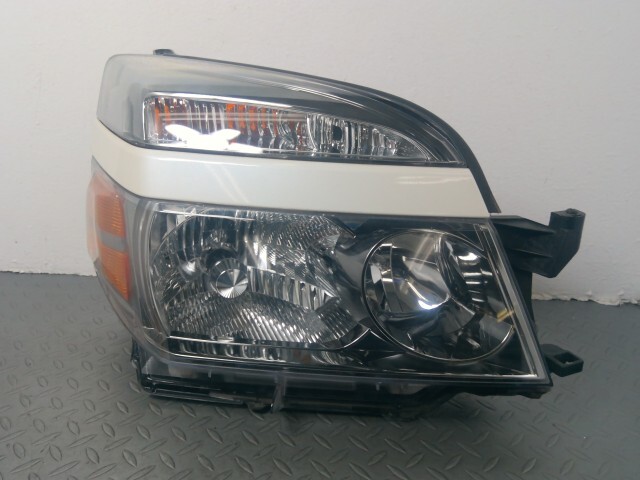 ヴォクシー AZR60G 右 ヘッドランプ ライト 81110-28850拍卖