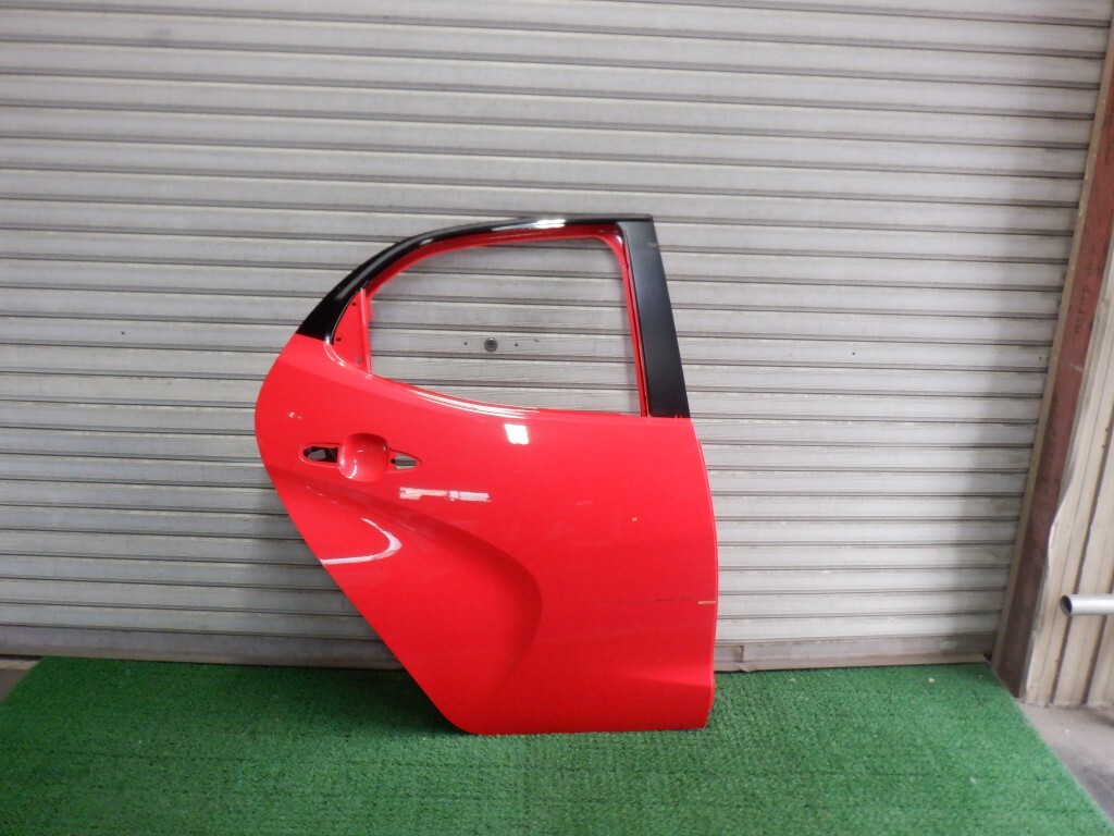 ヤリス KSP210/MXPA10/MXPH10/15 右リアドア (A3829)拍卖