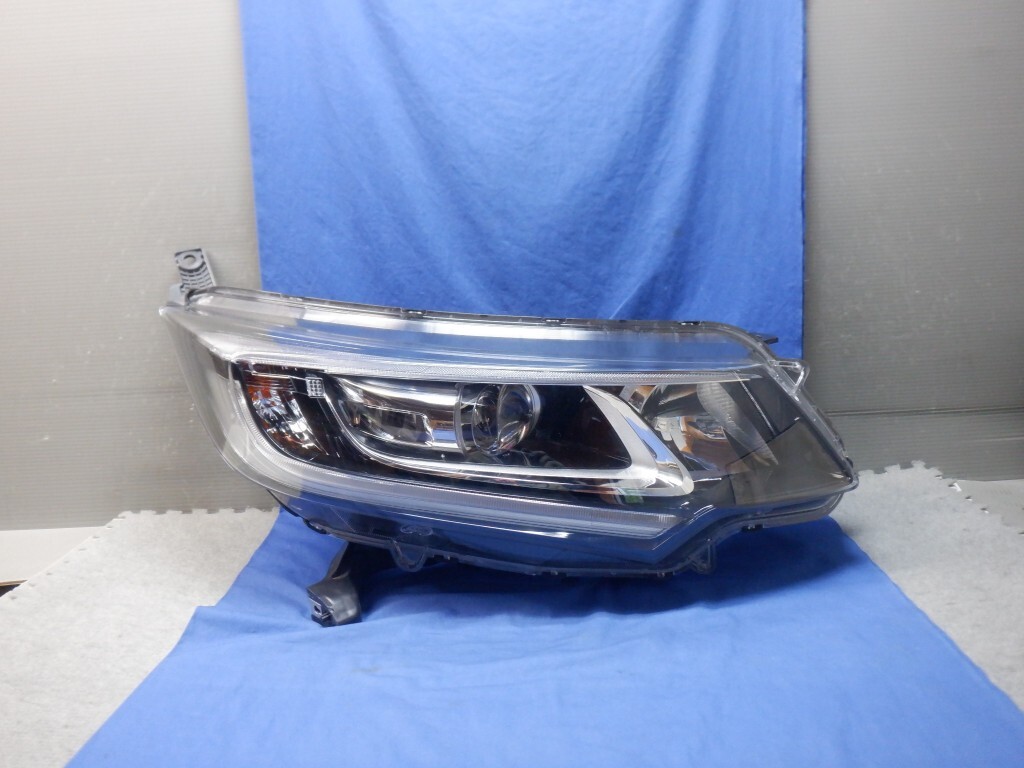 フリード GB5/GB6/GB7/GB8 右ヘッドライト LED W2172 J5 (Y3881)拍卖