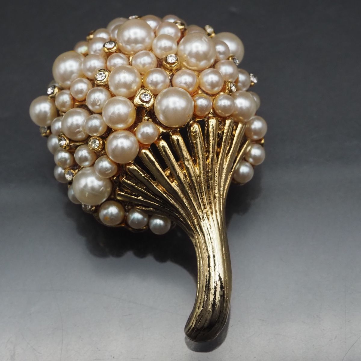 F222 ACCESSORIES GALLERY ブローチ フェイクパール ダイヤモンド風 ゴールド デザイン拍卖