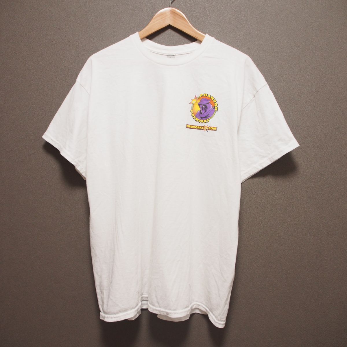 T109 GILDAN ギルダン ファントム・ファイヤーワークス グラフィック デザイン Tシャツ XL サイズ 古着 アメリカ 輸入拍卖