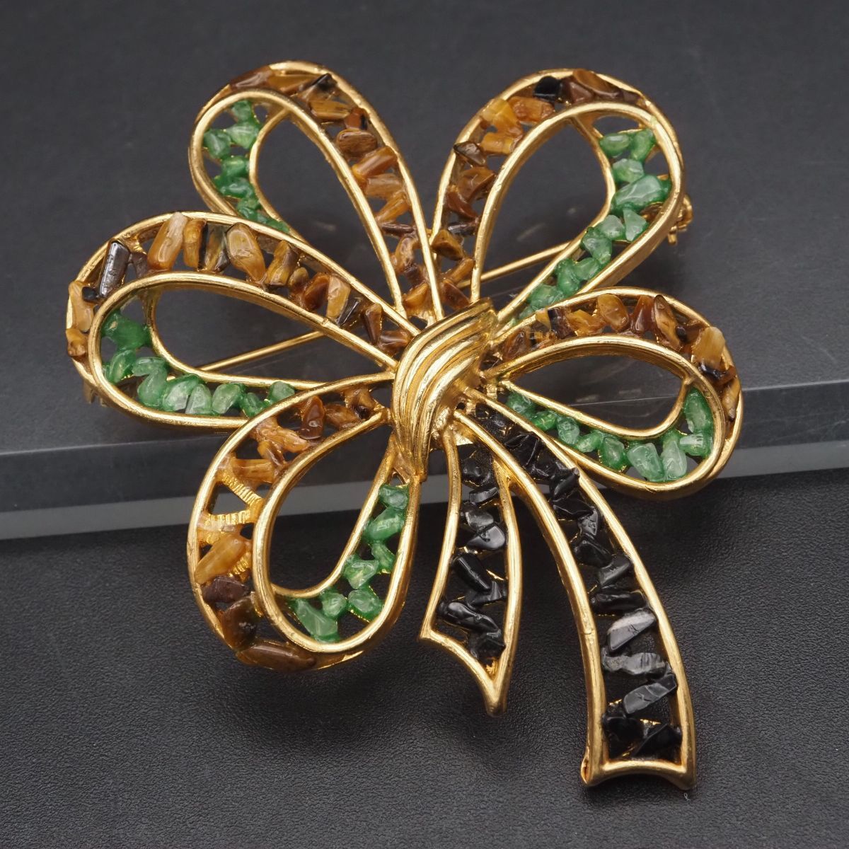 F301 ブローチ 大ぶり カラーストーン風 ゴールド デザイン コスチュームジュエリー拍卖