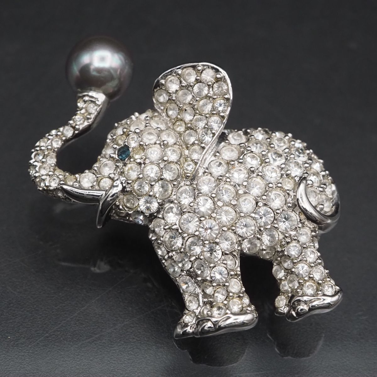 F062 ブローチ 象 エレファント フェイクパール ラインストーン パヴェ デザイン シルバー コスチュームジュエリー拍卖