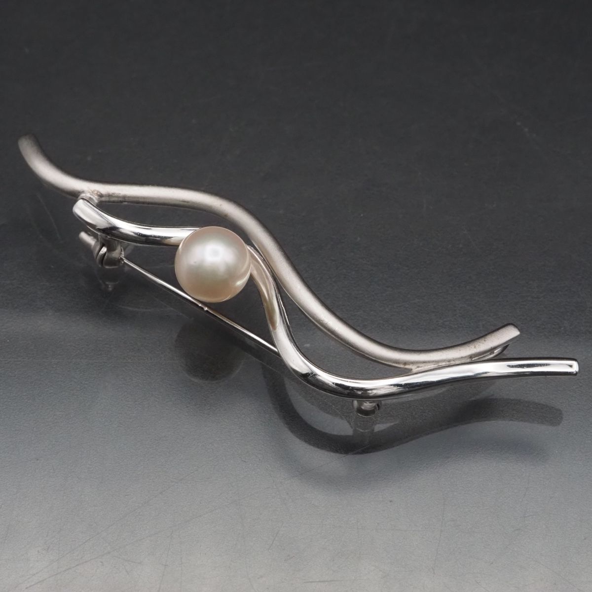 F084 本真珠 8mm珠 パール SILVER刻印 ブローチ デザイン シルバー コサージュ 6月誕生石拍卖