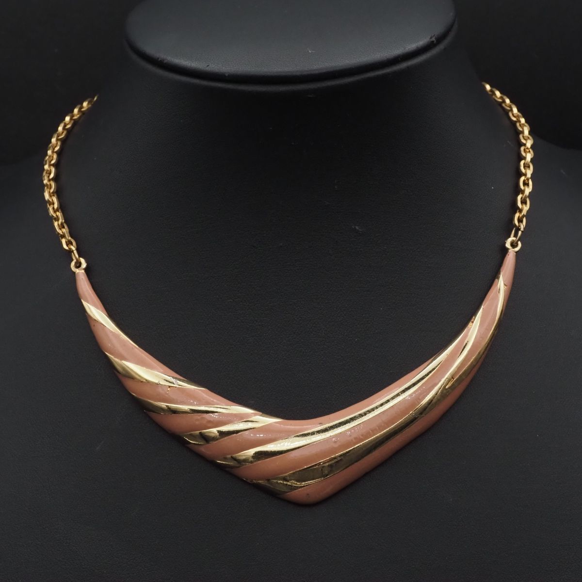 F551 ジョマーズ JOMAZ ネックレス ベージュ系カラー エナメル ゴールド デザイン拍卖