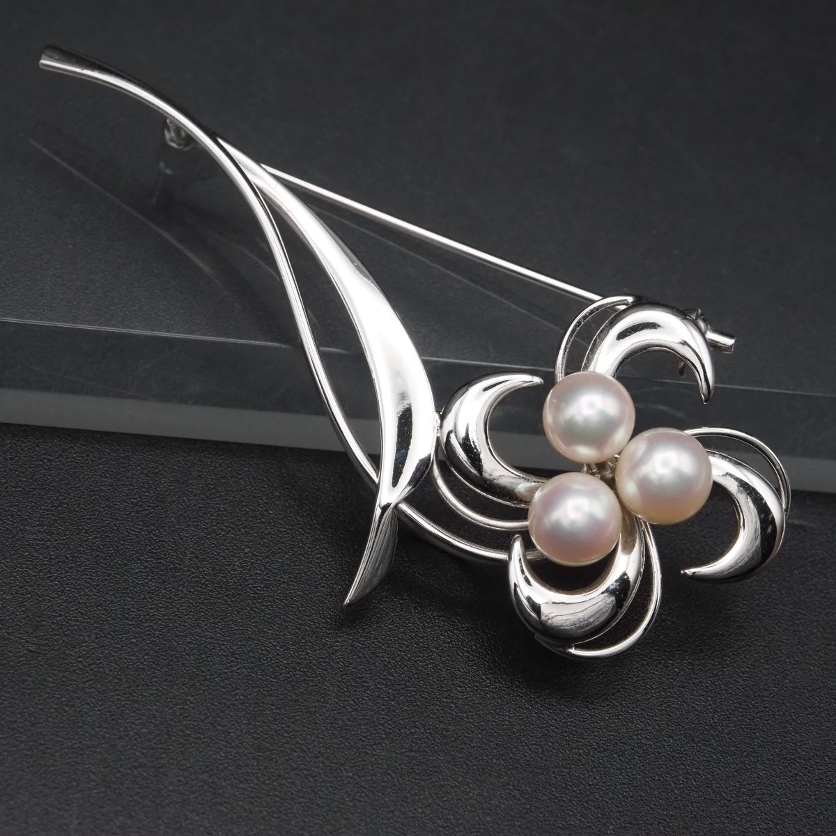 F639 本真珠 6.6-6.9mm3珠 パール SILVER刻印 ブローチ フラワー デザイン シルバー コサージュ 6月誕生石拍卖