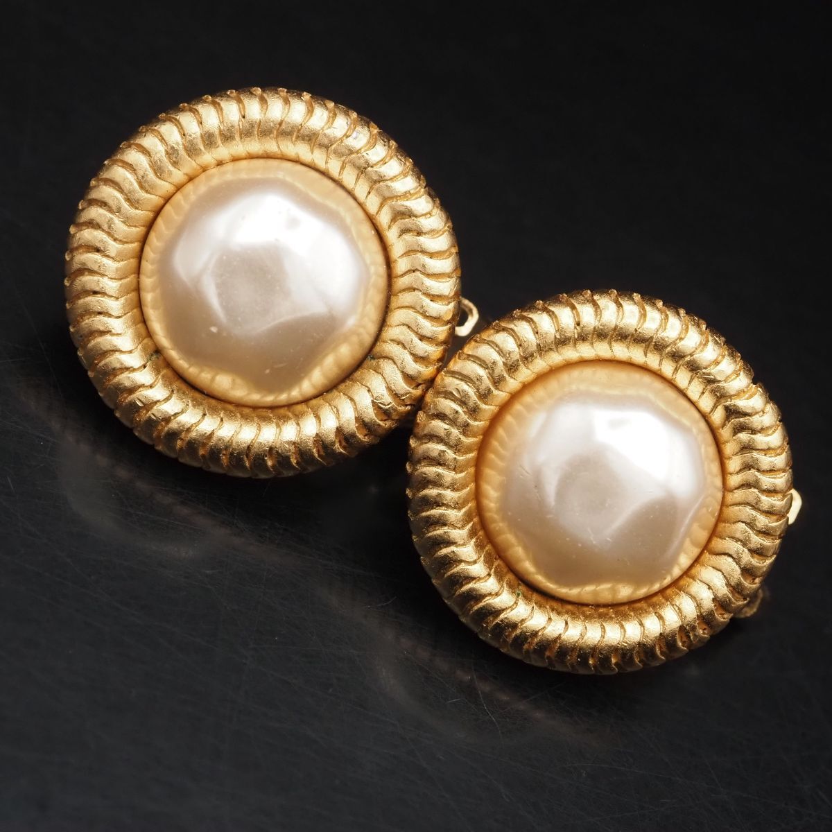 F388 AGATHA PARIS アガタ イヤリング フェイクパール ゴールド デザイン拍卖