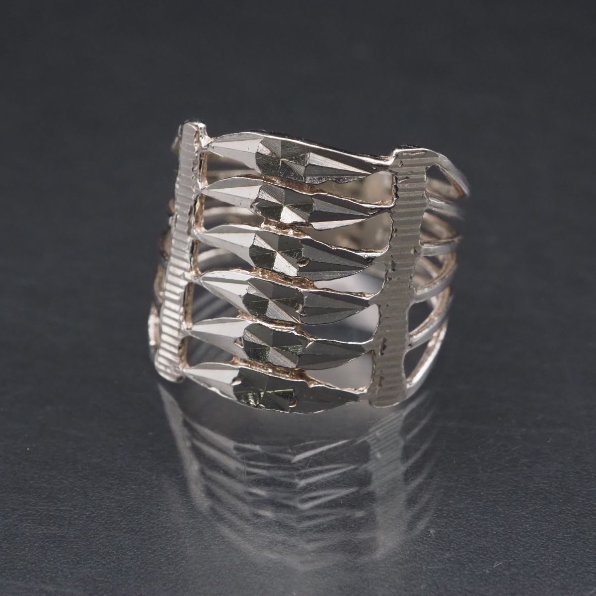 F662 ヴィンテージ 925刻印 リング 彫刻 デザイン シルバー 指輪 16号拍卖