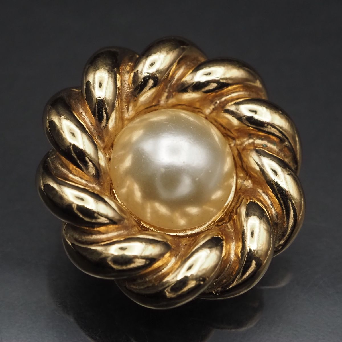 F841 AGATHA PARIS アガタ イヤリング 片耳のみ フェイクパール ゴールド デザイン拍卖