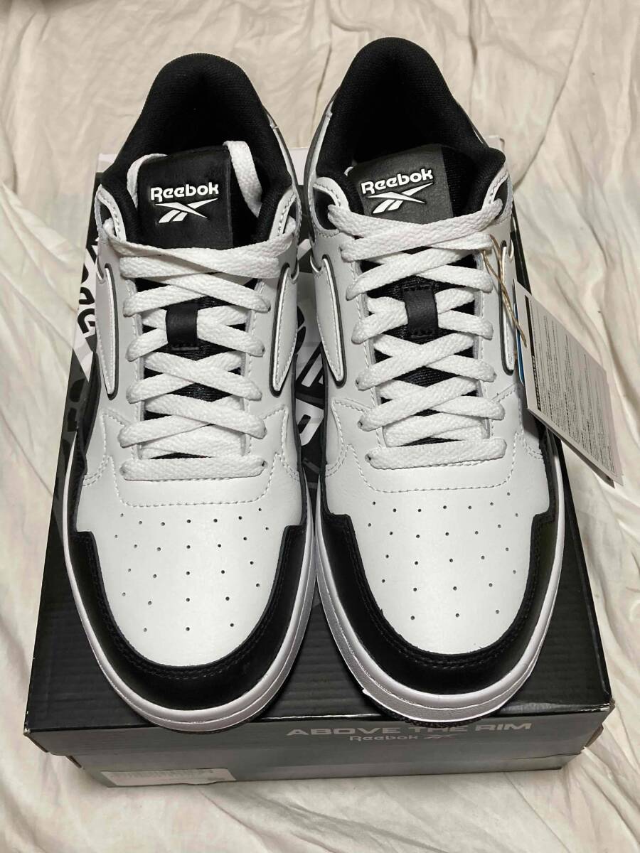 送料無料!新品未使用!7998円即決!Reebok ATR Chill!一番人気のホワイト&ブラック!本革メインで随所に合皮で強度アップのアッパー!拍卖