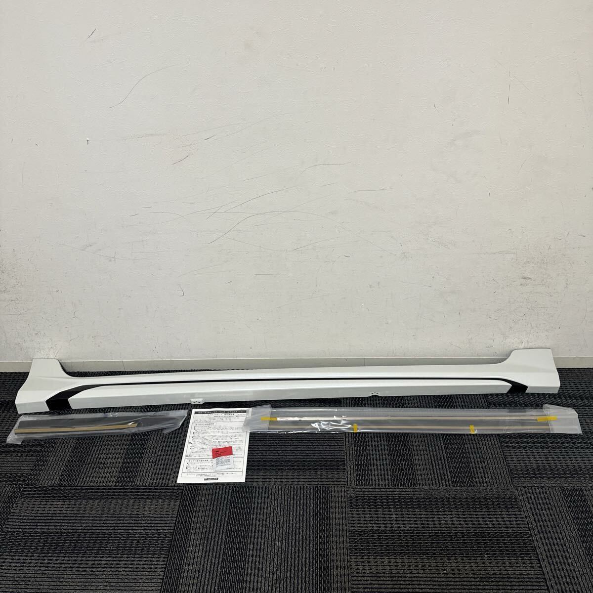 新品未使用 ZWE211W 210系 カローラツーリング 純正OP モデリスタ 右 運転席 サイドスカート サイドステップ 070パールホワイト 白 ③拍卖