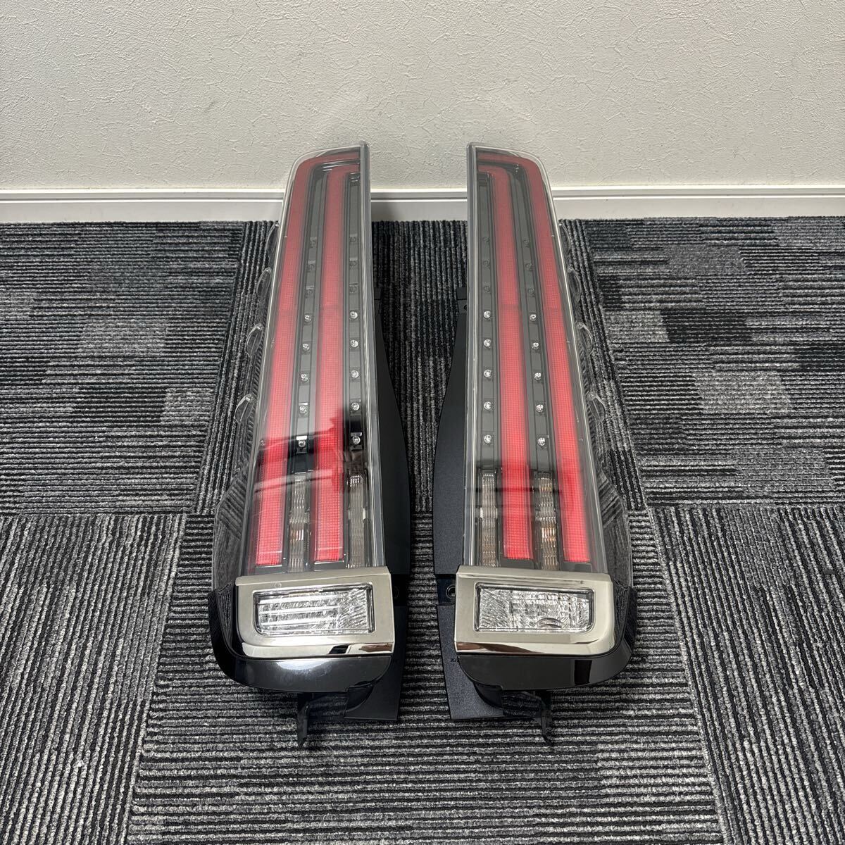 超美品 トヨタ 80系 後期 ノア エスクァイア 純正 LED テールランプ テールライト 左右セット KOITO 28-242 刻印:AR AL 配線 ハーネス付 ③拍卖