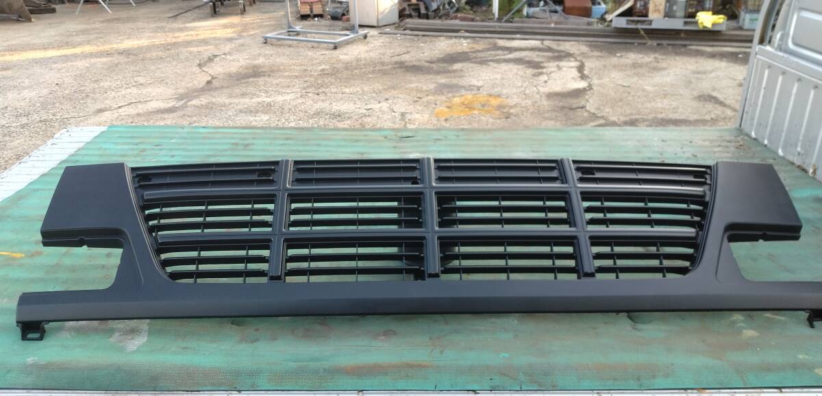 日野スーパードルフィン ラジエーターグリルつや消しブラック塗装拍卖