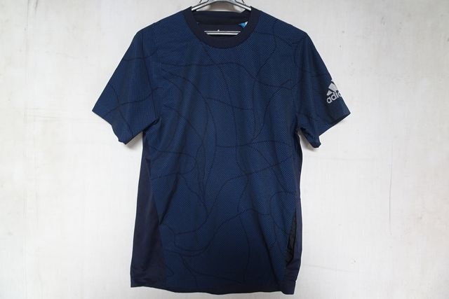 adidas/アディダス/半袖Tシャツ/前後異素材/速乾性/ロゴプリント/左脇たて開きポケット付/濃紺/ダークネイビー/Sサイズ(9/5R7)拍卖