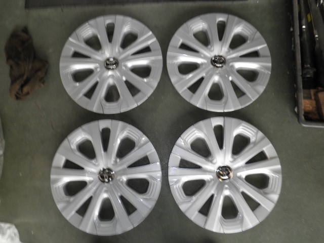 トヨタ純正 50プリウス後期 15インチ 4枚セット拍卖