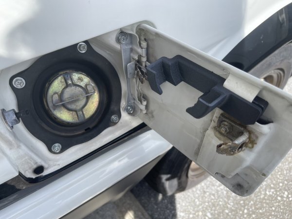 トヨタ AE86 レビン・トレノ 1983.5~1987.4 ガソリンキャップ フューエルキャップ 給油キャップ 給油口 ホルダー キャップ置き 送料無料拍卖