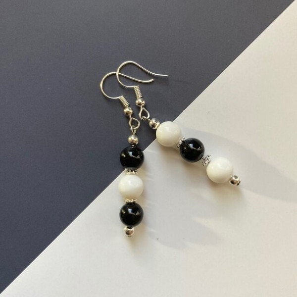 オニキス&ホワイトオニキス ピアス フックピアス 8mm (シルバー) イヤリング、樹脂フック変更可 樹脂ピアス シンプル ハンドメイド拍卖