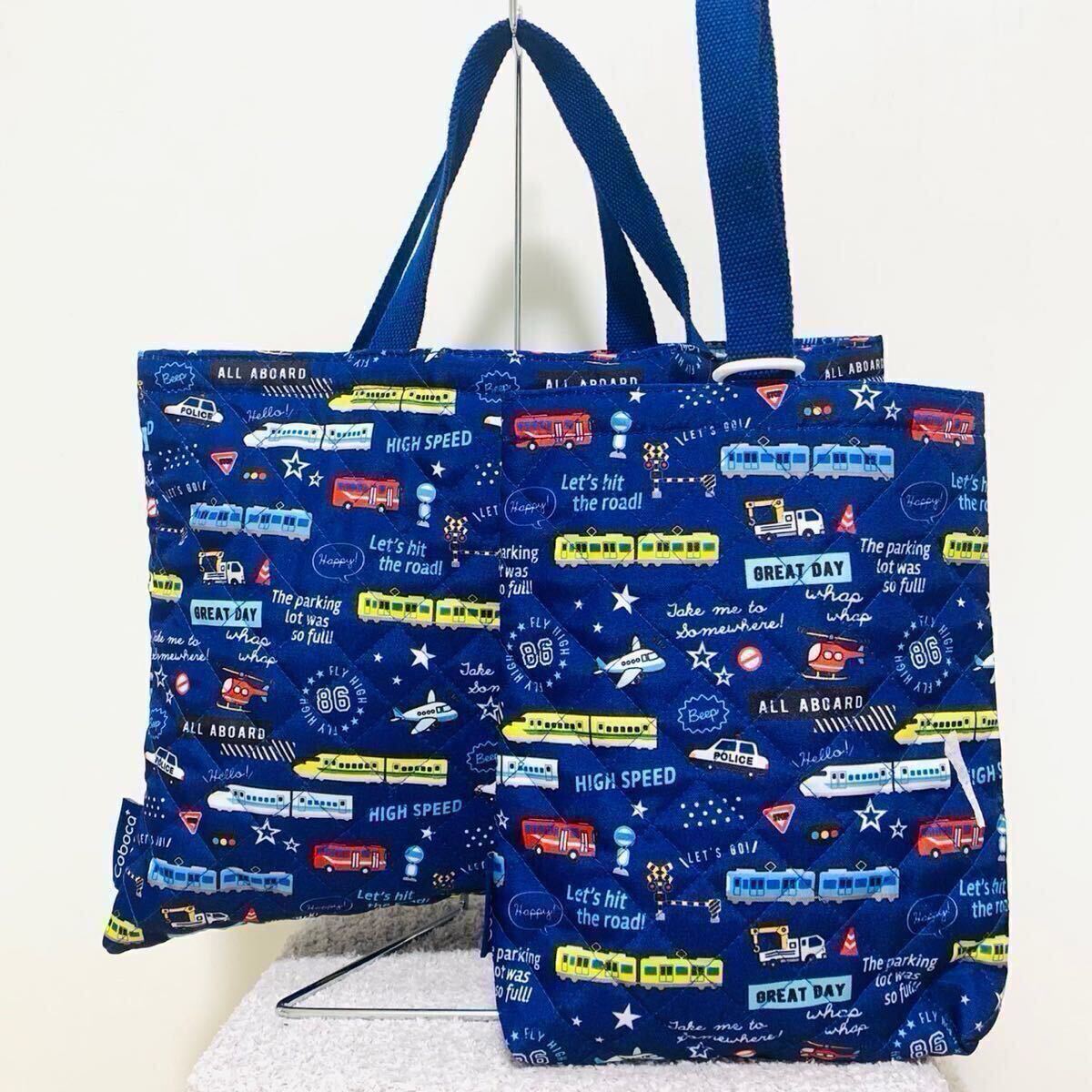 新品 定価3,146円 Coboca+キルトレッスンバッグ &シューズバッグ 乗り物拍卖