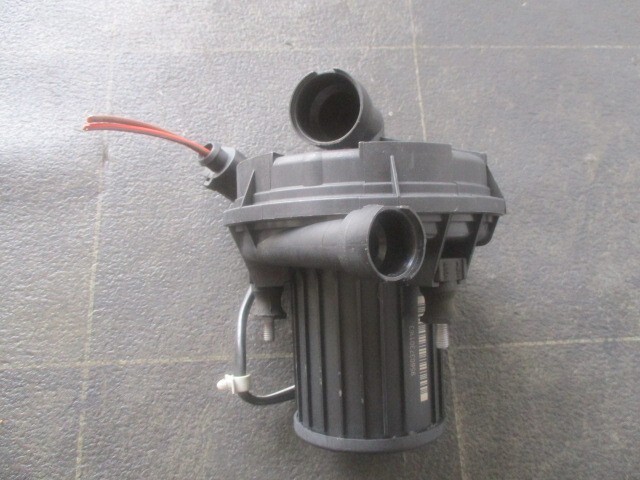 4058 DBA-4GCGWC アウディ A7 セカンダリーエアインジェクションポンプ 079 959 253 平成25年5月 【右前角に付く部品】拍卖