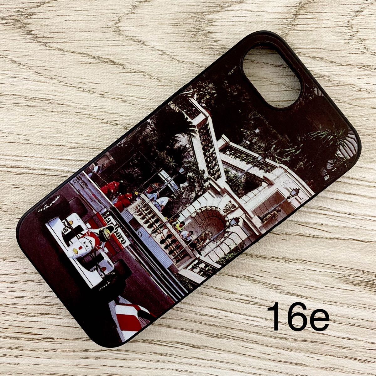 アイルトン・セナ モナコ GP iPhone 16e ケース F1 ローズ・ヘアピン マクラーレン ホンダ スマホ拍卖