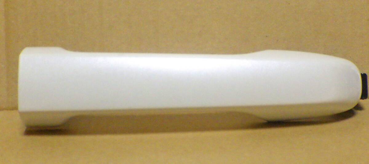 即決 プラド ドアハンドル 左リア パールホワイト 69211-60090-A1拍卖