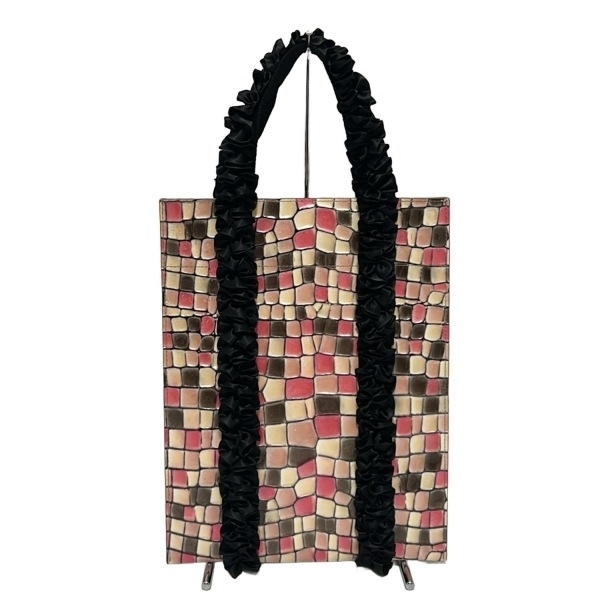 アタオ ATAO トートバッグ - レザー ピンク×黒×マルチ フリル/型押し加工/マチなし バッグ拍卖