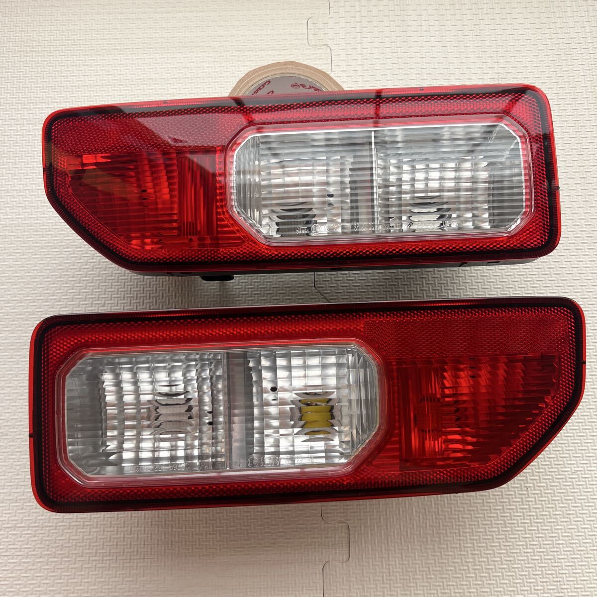 ジムニーシエラ 純正 新車外し テール 左右 テールランプ 新車外し 美品 220-5938C テールレンズ拍卖
