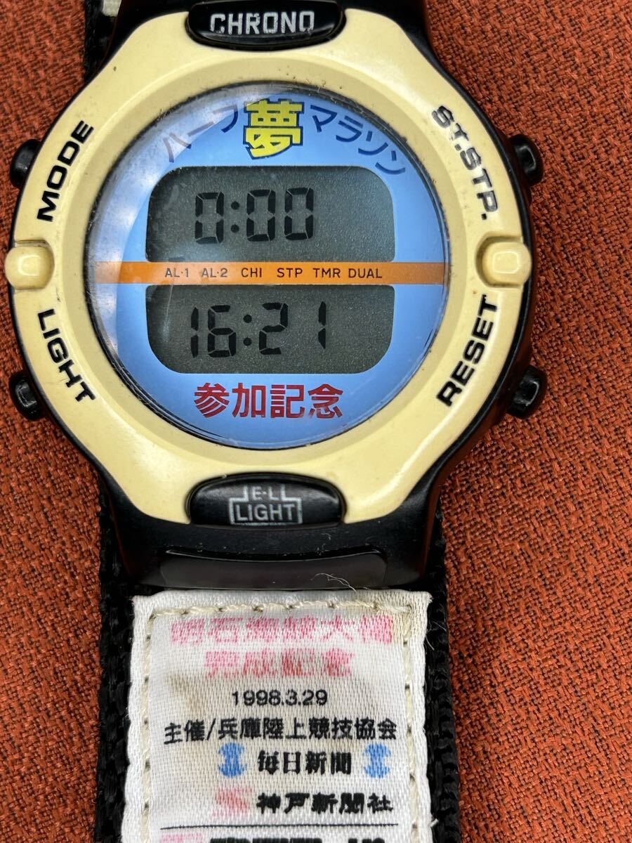 非売品 明石海峡大橋完成記念 ハーフ夢マラソン 参加記念 クロノグラフ デジタル 腕時計 使用品 ベルト汚れあり 電池交換済み拍卖
