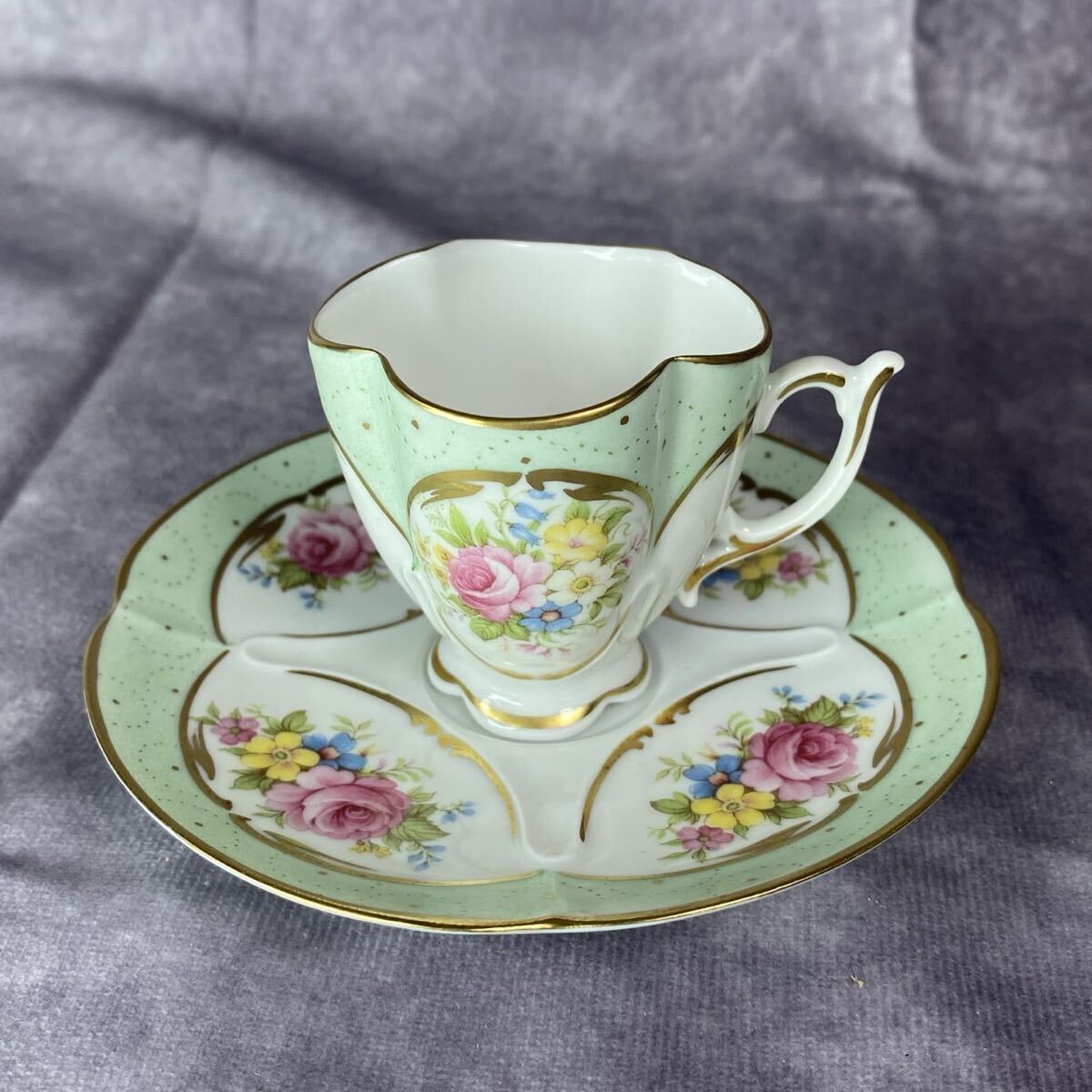 アートリアリモージュ カップ ソーサー 金彩 花柄 ティーカップ デミタスカップ ハンドペイント フラワー バラ ローズ フランス 洋食器拍卖