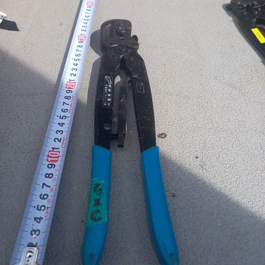 圧着ペンチ 圧着工具 リングスリーブ用 イズミ 手動圧着工具 絶縁被覆付圧着端子 スリーブ用 電気工事 ハンドプレス拍卖