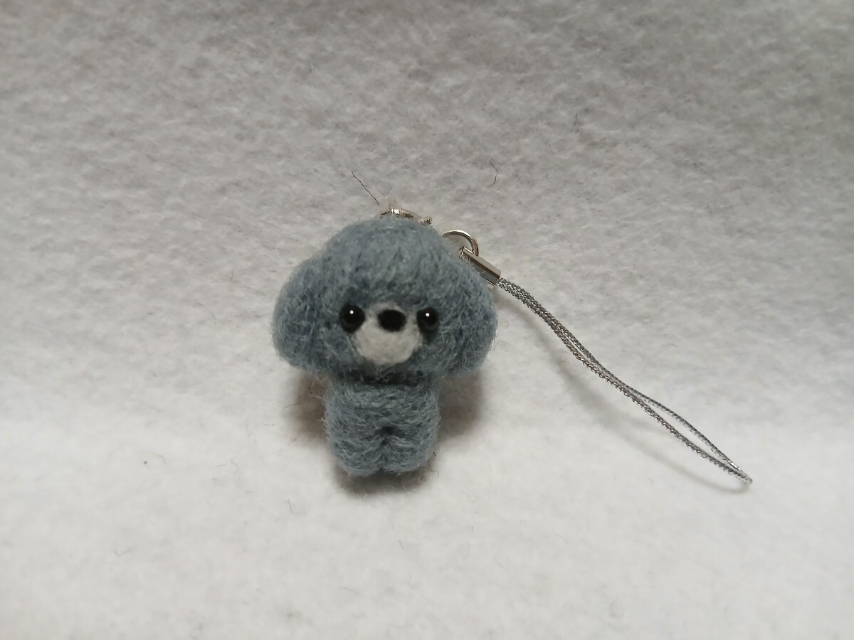 羊毛フェルト ハンドメイド 仔犬 トイプードル シルバーちゃん ストラップ 拍卖